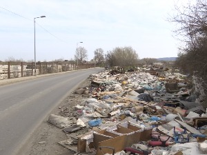 На дивљим депонијама дивљају и малверзације, како их се решити