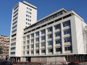 Син тврди да се не сећа насиља над мајком, одређен му притвор