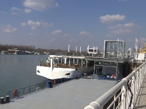 Беле лађе поново плове Дунавом, први крузер приспео у Београдско пристаниште