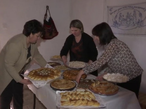 Домаћице из Честина спремају гружанске специјалитете 