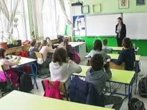 Школе забрањују мобилне телефоне током наставе у Србији – какав се ефекат очекује