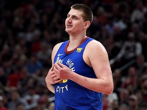 Због Јокића и легенде кошарке уче српски