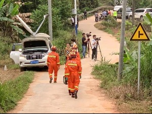 Пад кинеског "боинга" - пронађена једна црна кутија, велике потешкоће за истражитеље