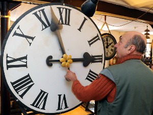 Ноћас се казаљке померају за сат унапред