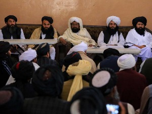 Талибани наредили: Брада и турбан обавезни у влади, жене у парковима само три дана недељно