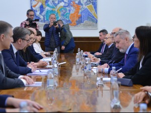 Вучић с италијанским министром одбране о унапређењу сарадње