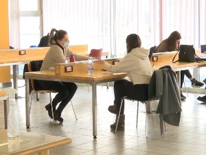 Студенти обележавају свој дан, радују се повратку у амфитеатре