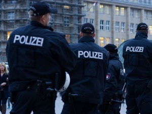 Хамбург, мушкарац и жена пронађени мртви на улици 