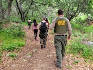 Тинејџер ометен у развоју нестао у шуми у Лос Анђелесу, дозвао спасиоце ударајући каменом о камен