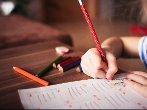 Родитељи у дилеми који је најбољи начин васпитавања деце, какве границе им треба поставити