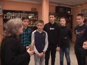 Петица из поштења, ђаци пронашли торбицу са новцем и вратили власнику