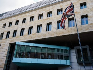 Чувар британске амбасаде у Берлину оптужен да је шпијунирао за Русију