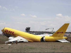 Костарика, авион се преполовио при принудном слетању