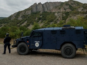 Полицијска акција у Митровици и Штрпцу, претресене и продавнице чији су власници Срби