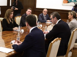 Вучић са шефицом УНМИК-а: Србија посвећена наставку сарадње
