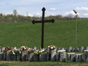 Ко брине о Гробљу стрељаних у Краљеву?