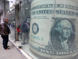 Оружје у финансијском рату: Да ли ће Западне санкције Русији угрозити глобални примат долара? Оружје у финансијском рату: Да ли ће Западне санкције Русији угрозити глобални примат долара?
