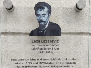 Берлин: Амбасадорка Јанковић открила спомен-плочу посвећену српском писцу Лази Лазаревићу