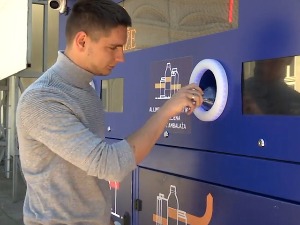 Амбалажа у рецикломат, па музика по избору