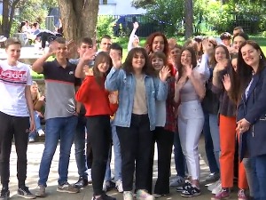 Ученици 13. београдске гимназије треба новац за операцију, другови организовали хуманитарне акције