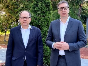 Вучић на састанку са Шмитом: Примена Бонских овлашћења не доприноси стабилности