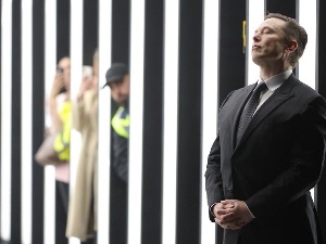 Илон Маск жели комплетно преузимање „Твитера"