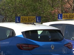 Скаче цена обуке за возаче, колико ће коштати пут до дозволе