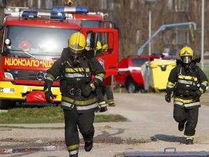 Локализован пожар у кући у Земуну