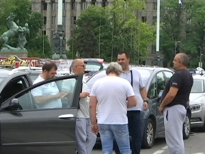 Адвокати и таксисти изузети из фискализације – зашто то не могу и пијачни трговци