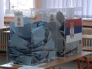 Двери и Уједињени за победу Србије: Прећено чланици бирачког одбора у Великој Плани
