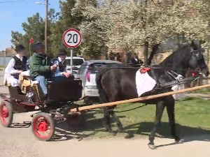 Ускршњи обичај поливања девојака у Бајмоку