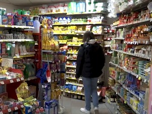 У трговинама повећана потражња за месом, на југу земље повремене несташице уља и брашна