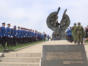 Србија се сећа жртава Холокауста, откривено спомен-обележје у Београду