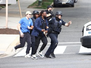 Снајпериста насумично бирао жртве у Вашингтону, пред упад полиције извршио самоубиство