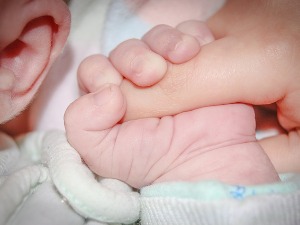 "Српска солидарност" и ове године дарује породиље и новорођенчад на КиМ