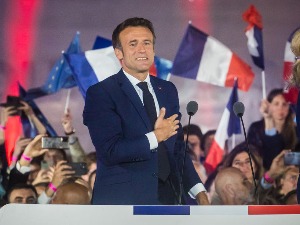 Други марш Емануела Макрона, председника подељене земље