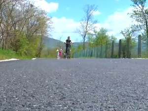 После дуже од две деценије асфалтирана улица која је житељима Мојсиња задавала главобоље