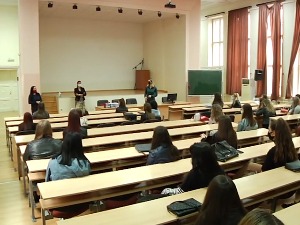 Смањује се број студената у Србији – који су разлози за то