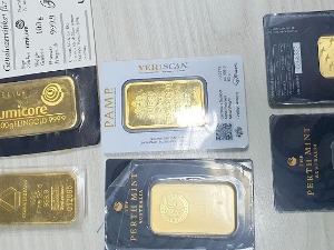 Цариници нашли 70.000 непријављених евра и шест златних полуга