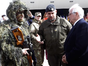 Сан о оружаним снагама Европске уније: Политички вегетаријанац између геополитичких месождера Сан о оружаним снагама Европске уније: Политички вегетаријанац између геополитичких месождера