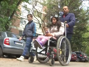 Андреји из Ниша, која иза себе има 25 операција, потребна помоћ за наставак лечења