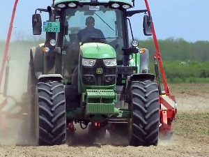 Павел Давид има 26 година и 600 хектара земље – парола "учи да не би радио" више не важи