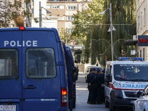 Полиција потврдила, пуцано на полицајца у цивилу код Грачанице