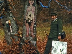 Жена с крајоликом