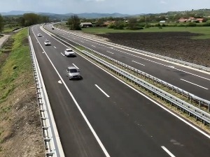 Без великих гужви на путевима, очекује се да до 35.000 возила прође наплатну станицу Београд