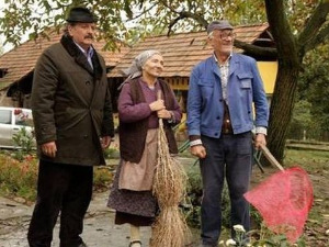 Село гори а баба се чешља