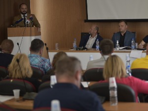 Северна Митровица, полиција уручује позиве због учешћа на протестима код Јариња и Брњака