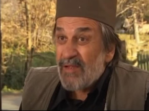 Село гори а баба се чешља