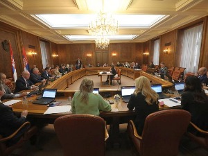 Влада: Не постоји могућност да снабдевање становништва основним намирницама буде угрожено