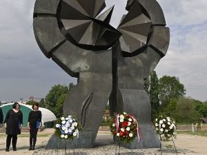 Положени венци поводом Дана сећања на жртве Холокауста у Београду
